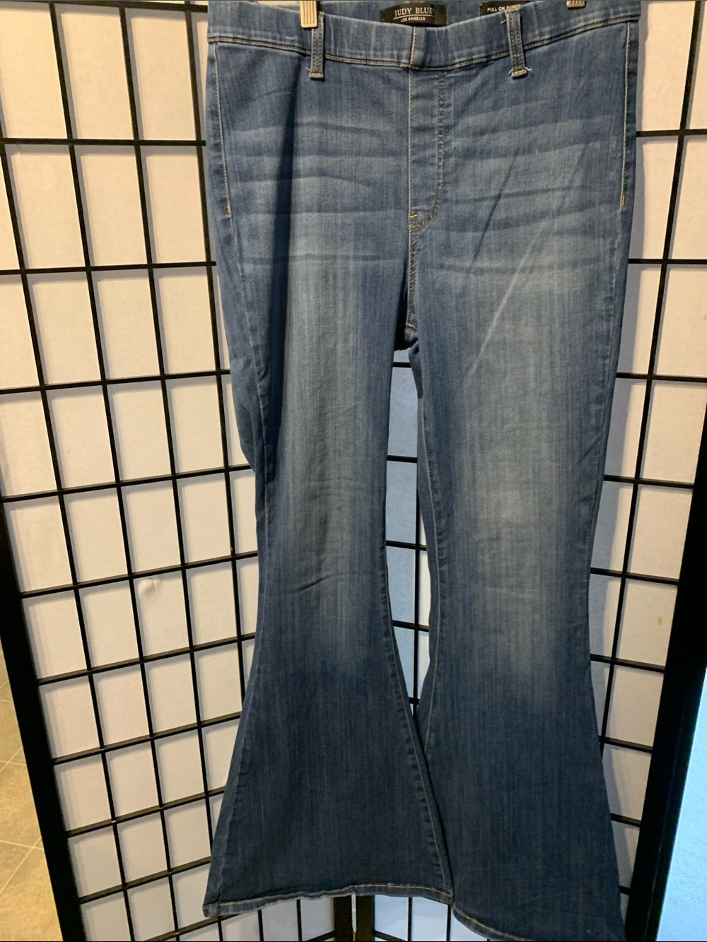 Judy Blue Medium Light Wash Pull On Super Flare Jeans Size Size 15/32